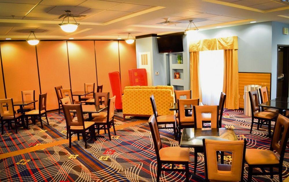 Holiday Inn Express & Suites Denver North - Thornton By Ihg Εξωτερικό φωτογραφία